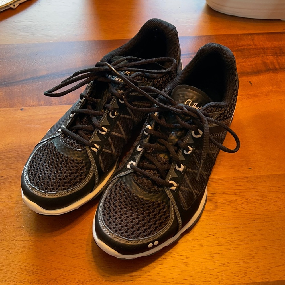 NWOT Ryka black and white Tennis shoes